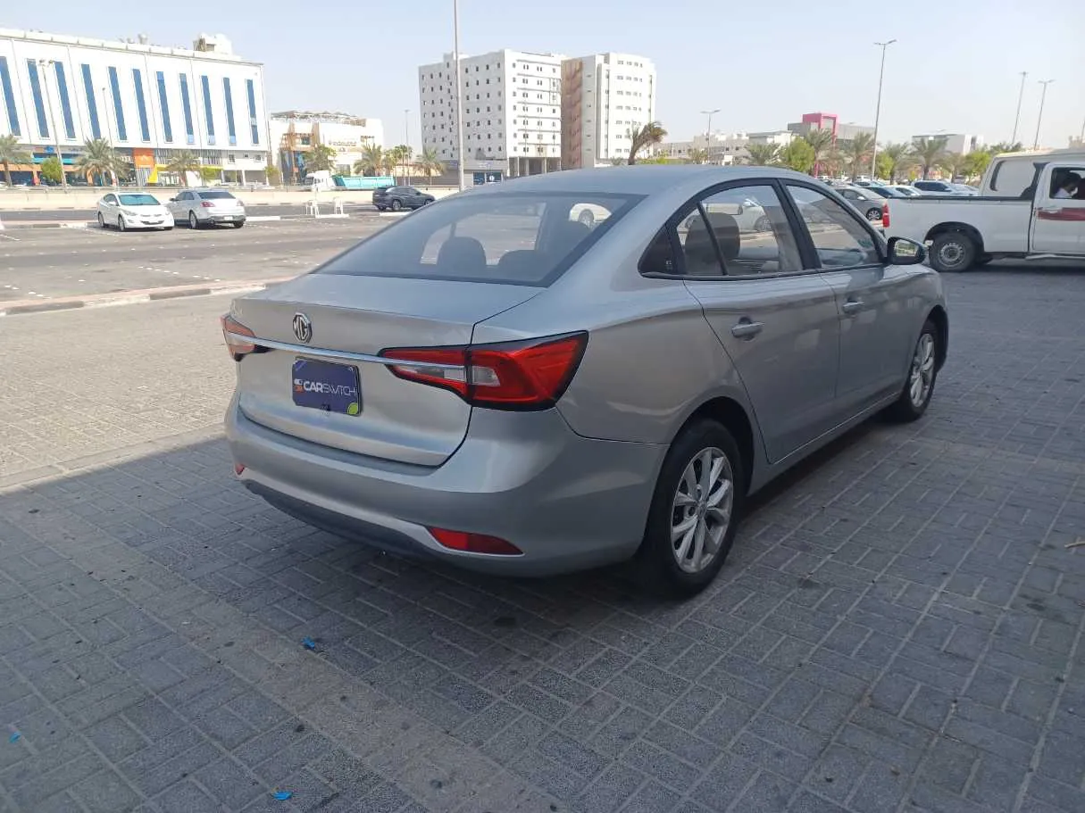 Car image 5