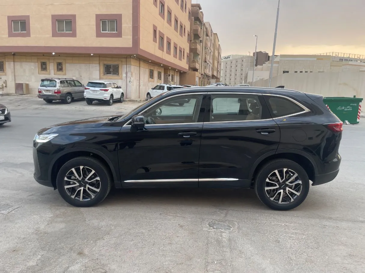 Car image 8