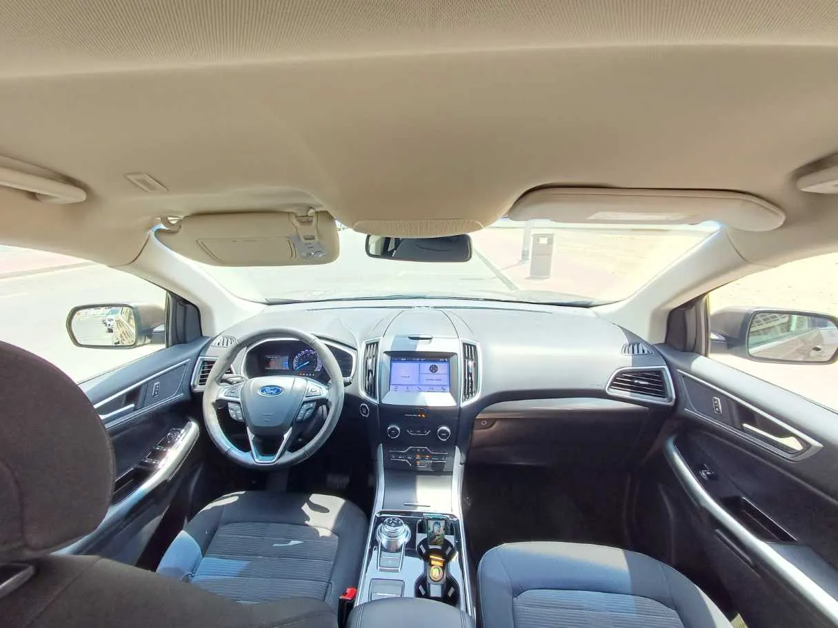 Car image 14