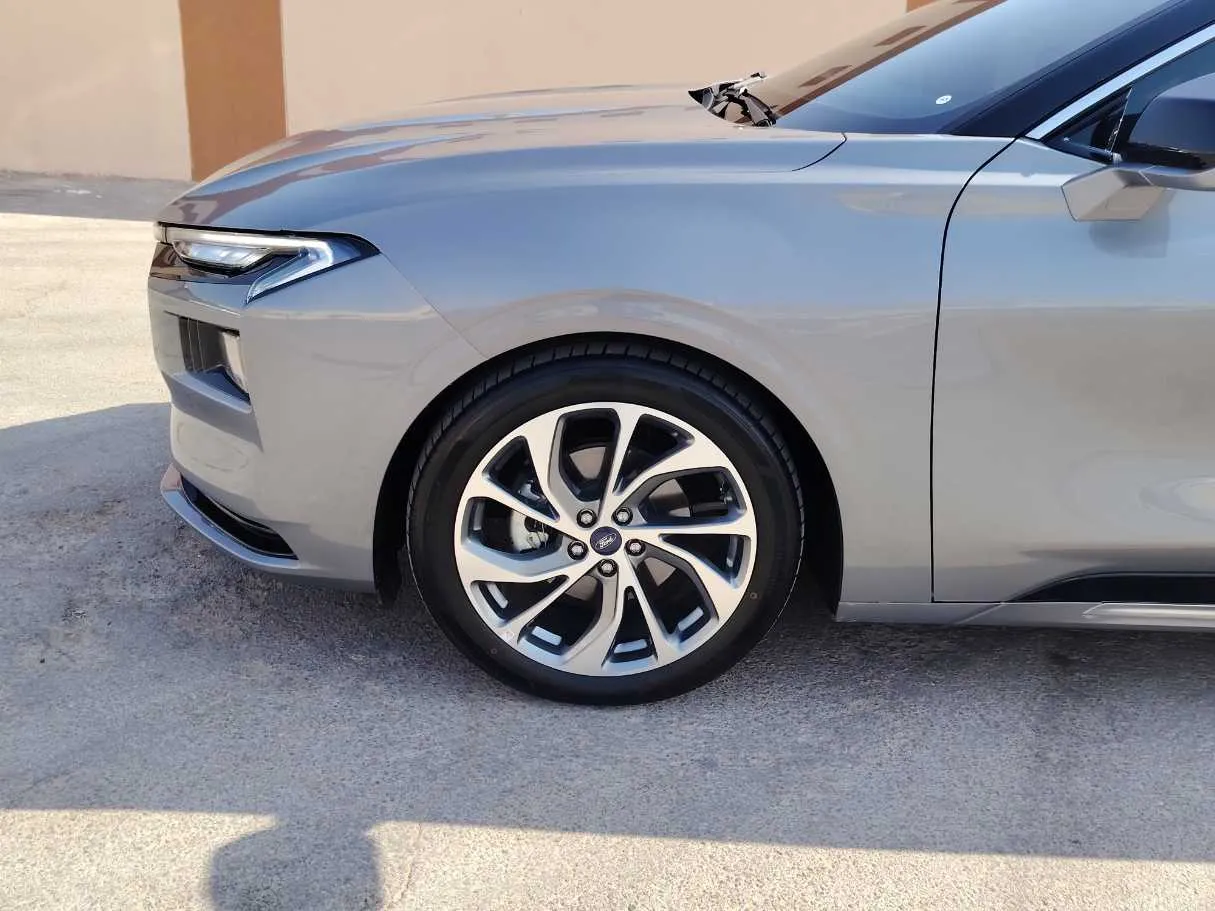 Car image 9