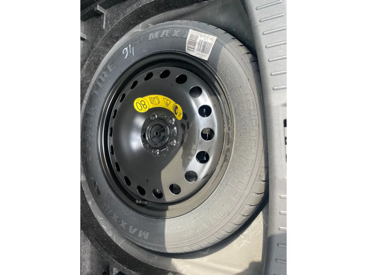 Car image 23