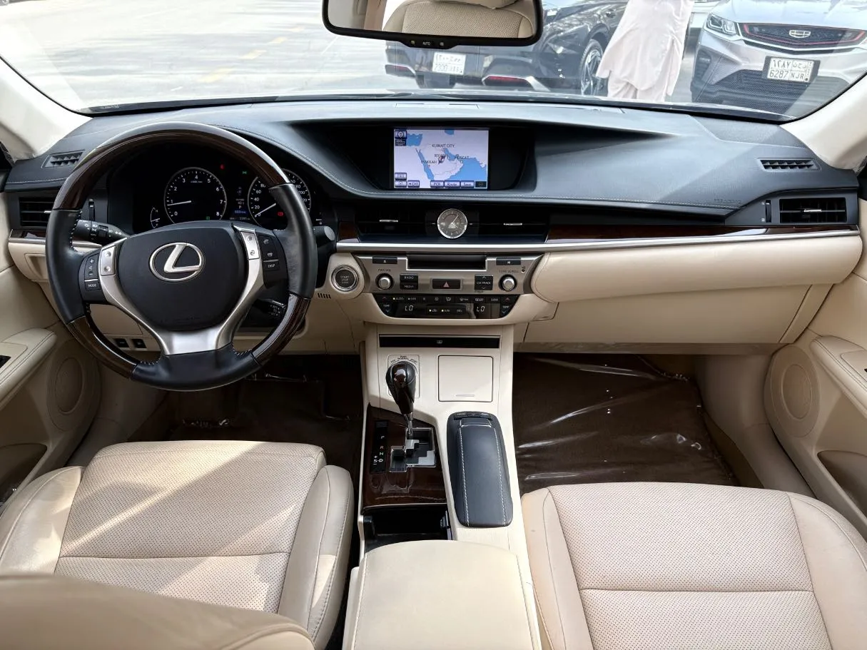 Car image 18