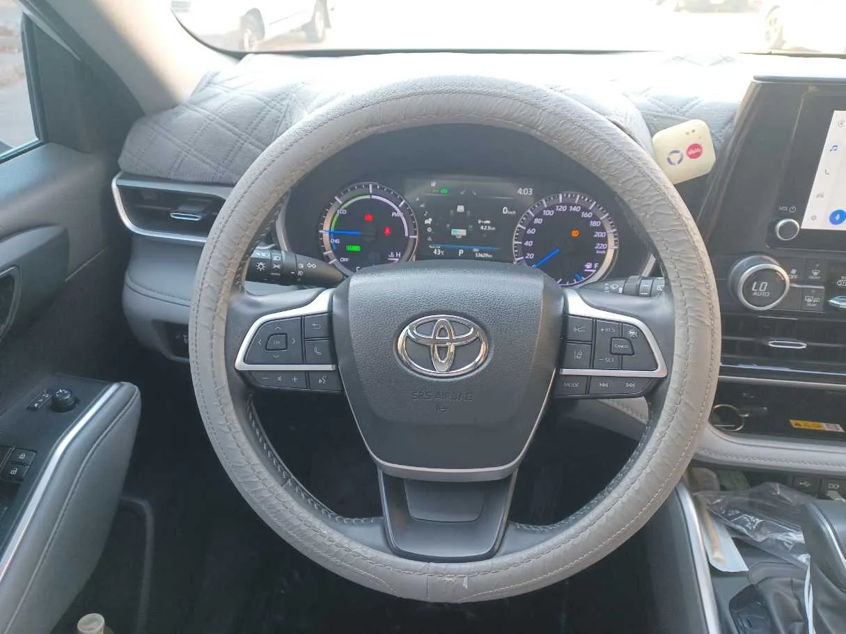 Car image 16