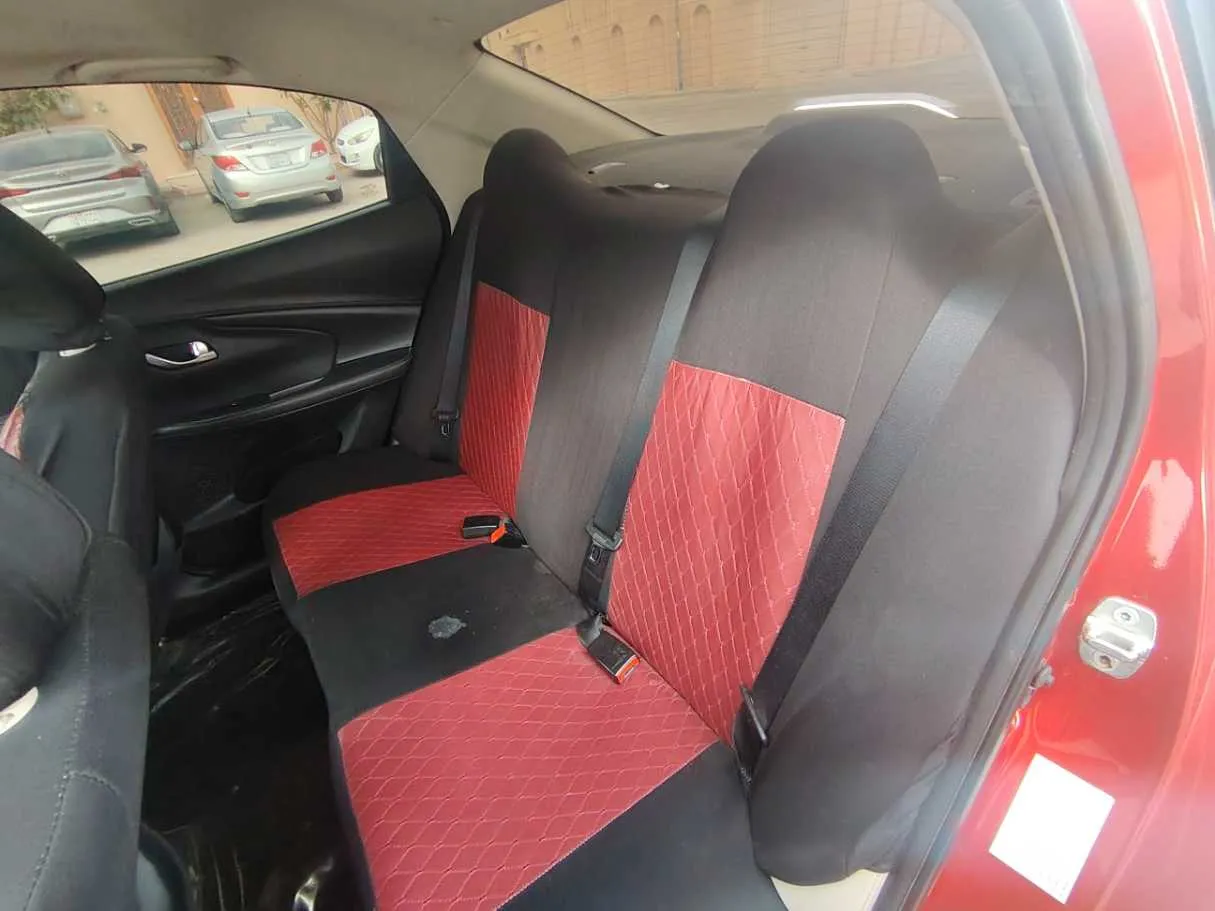 Car image 16