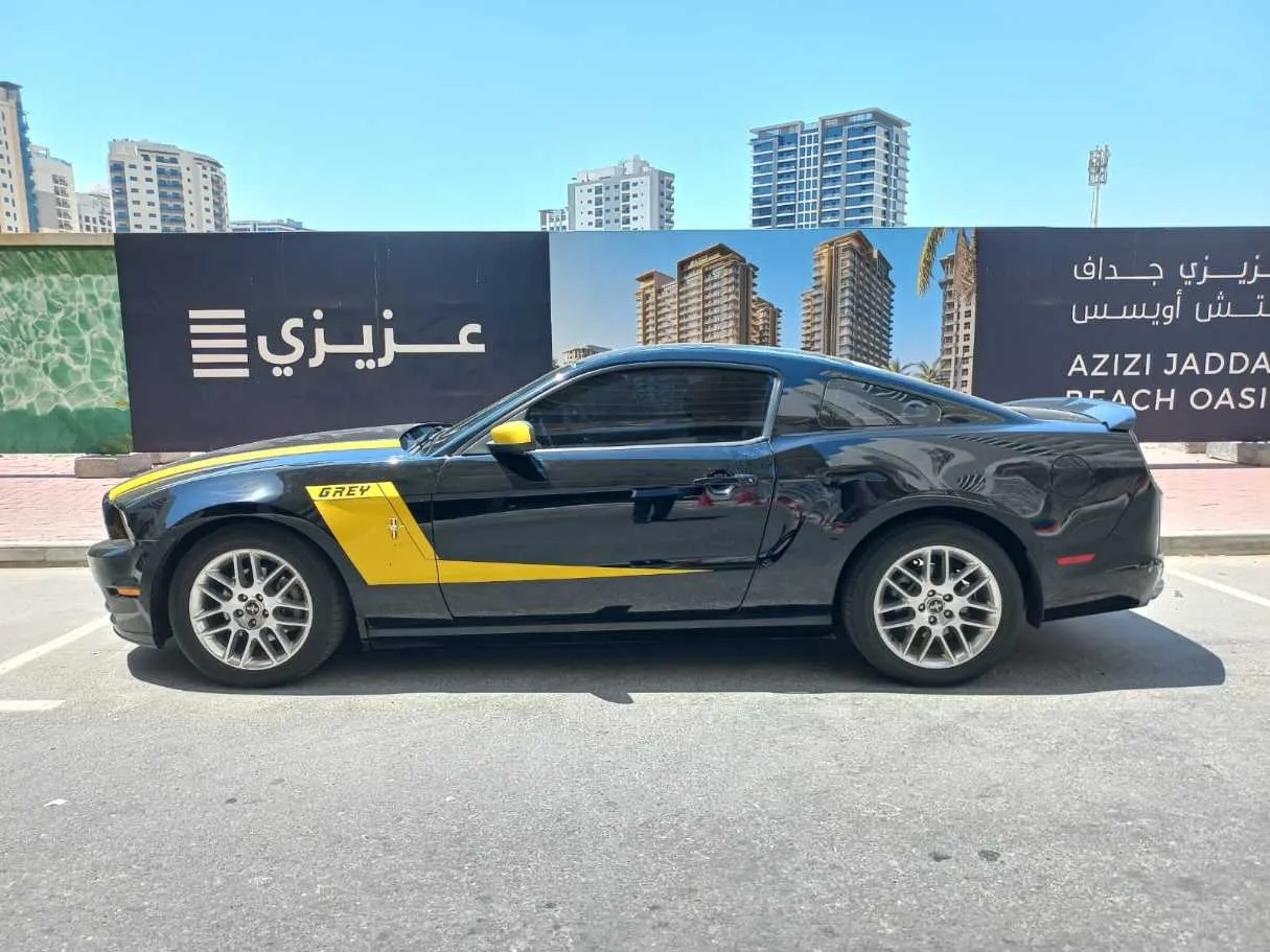 Car image 4