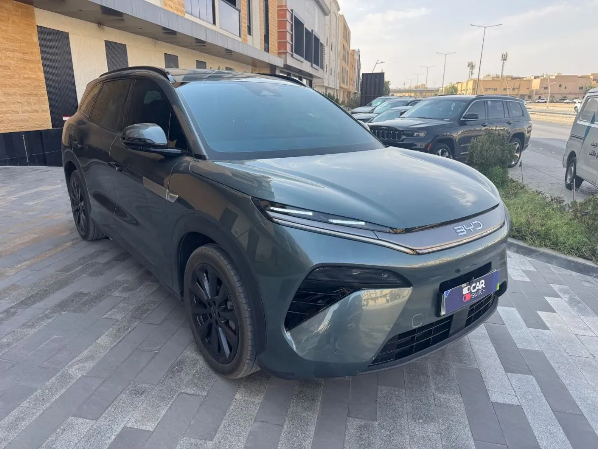 Car image 3