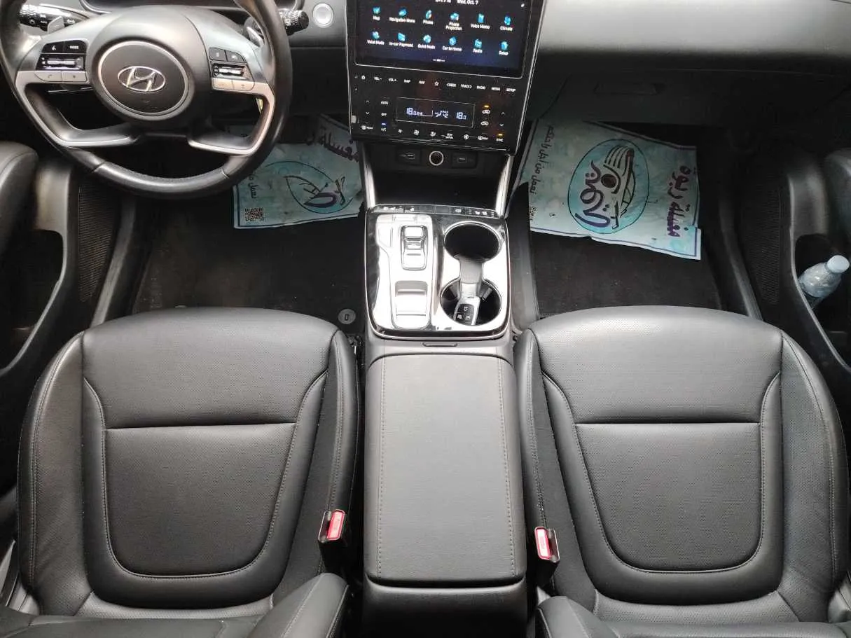 Car image 18