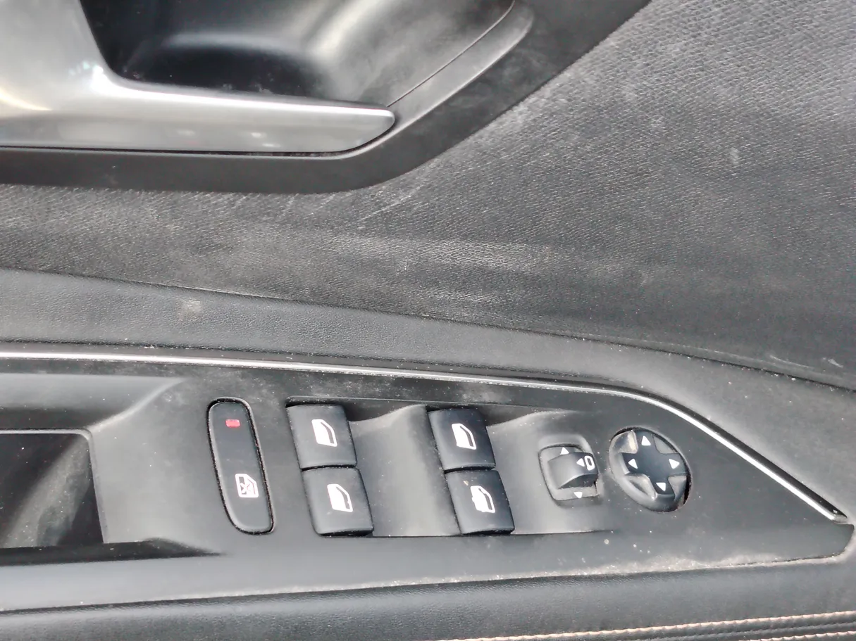 Car image 33