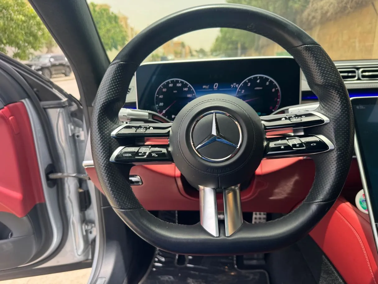 Car image 18