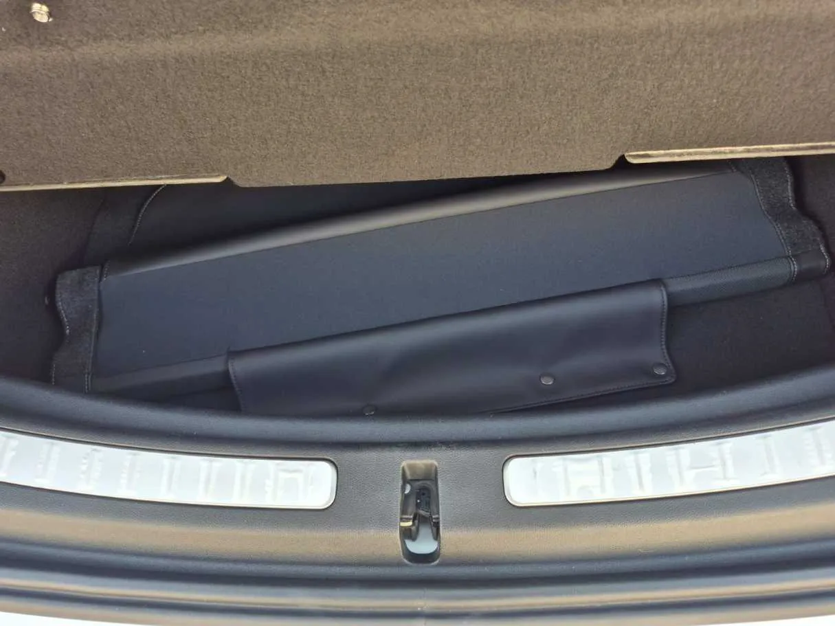 Car image 25