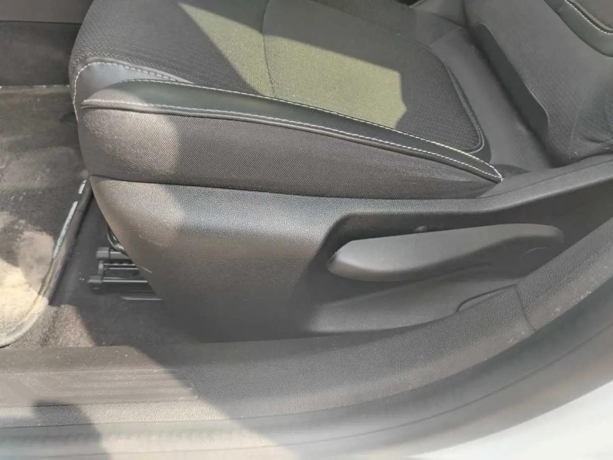 Car image 39