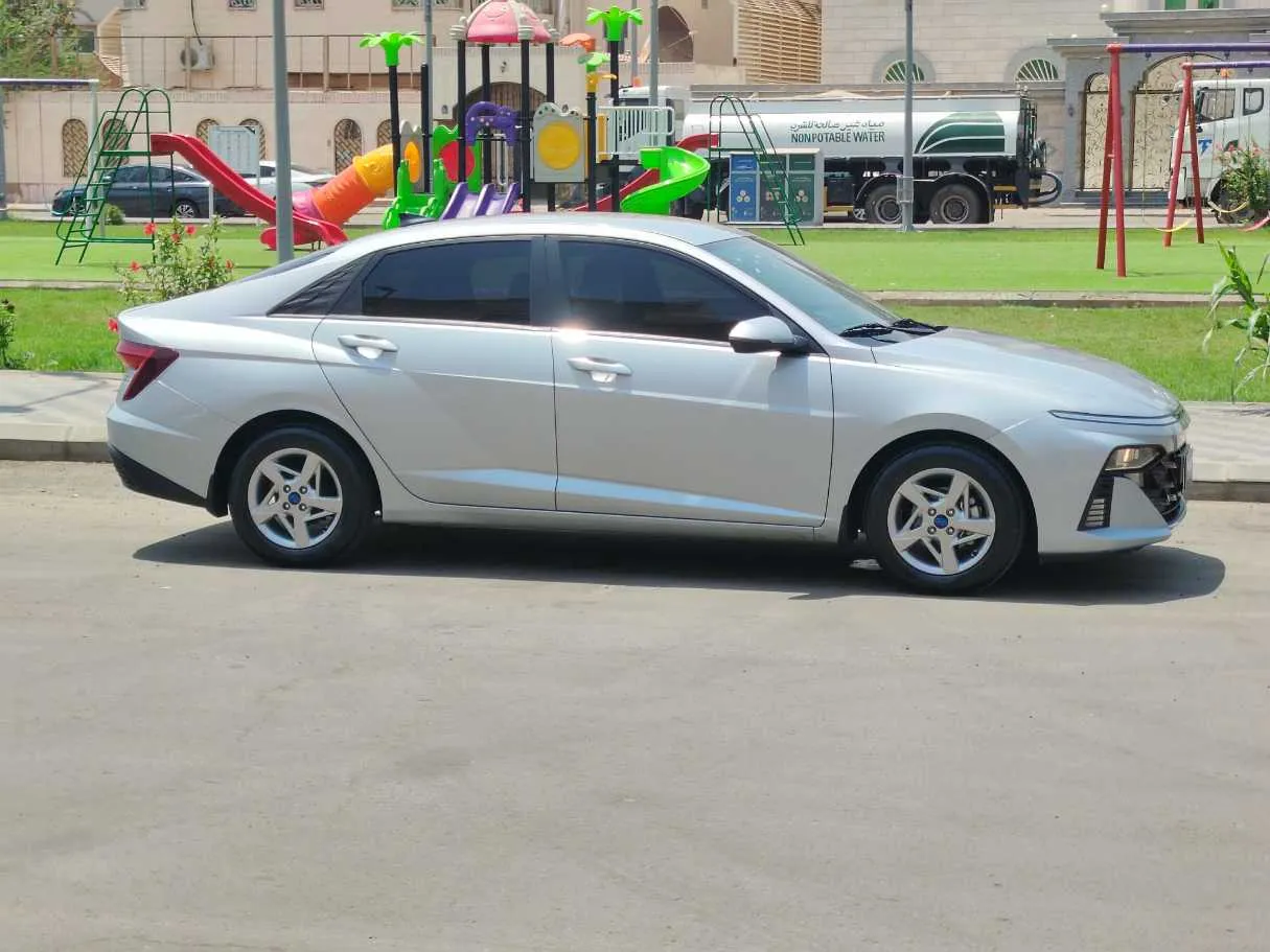 Car image 4
