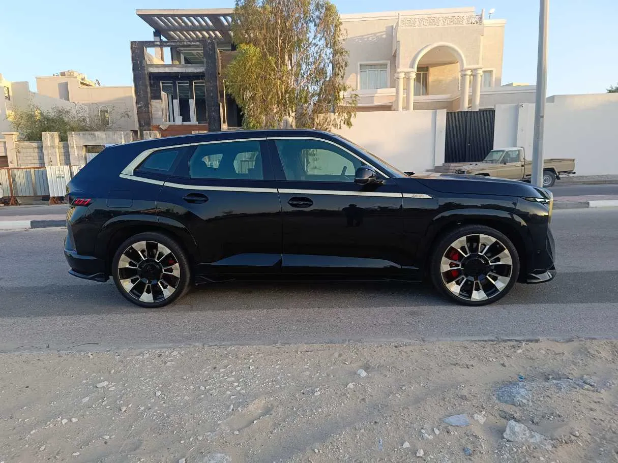 Car image 4