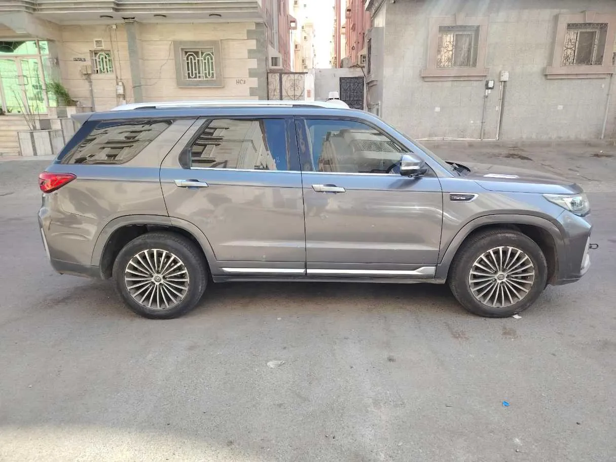 Car image 4
