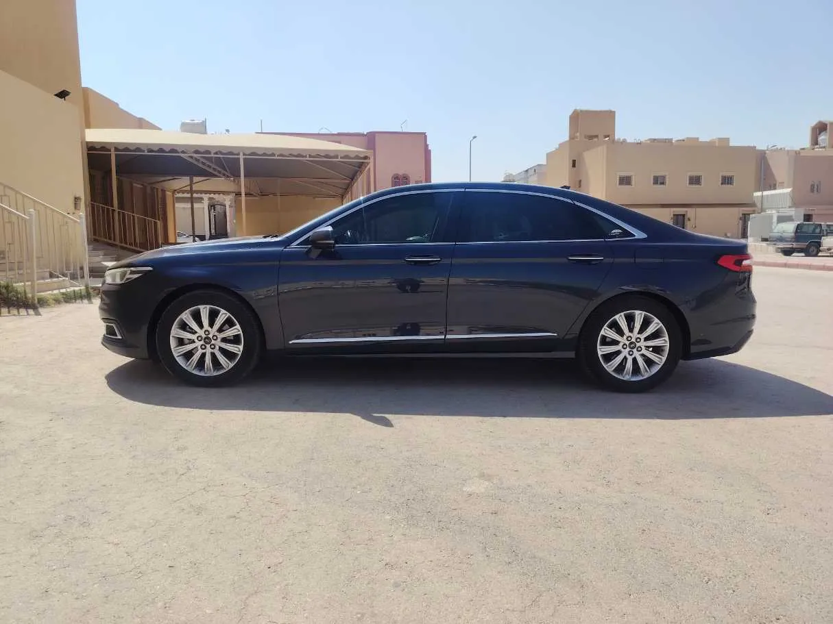 Car image 8