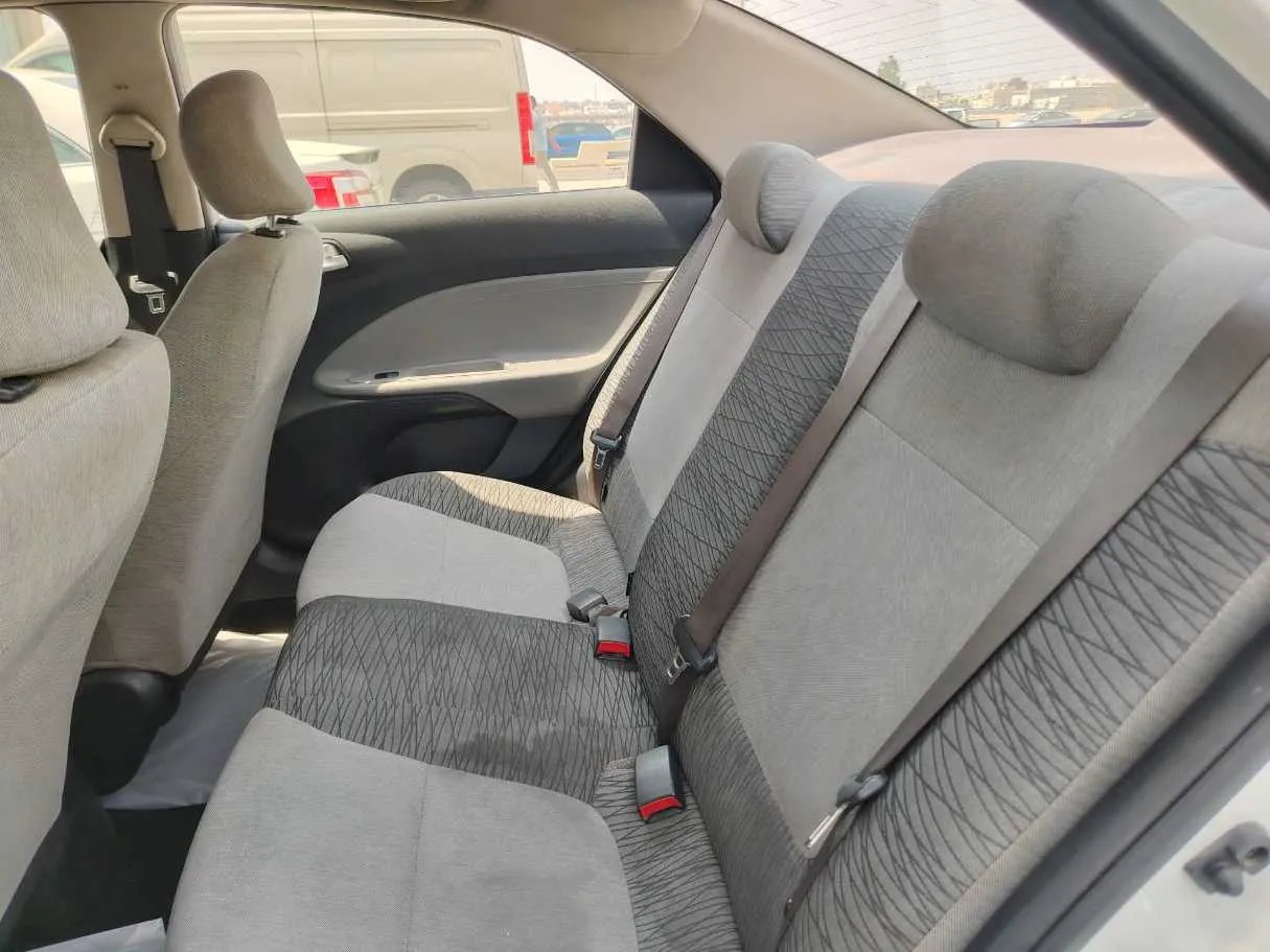 Car image 18