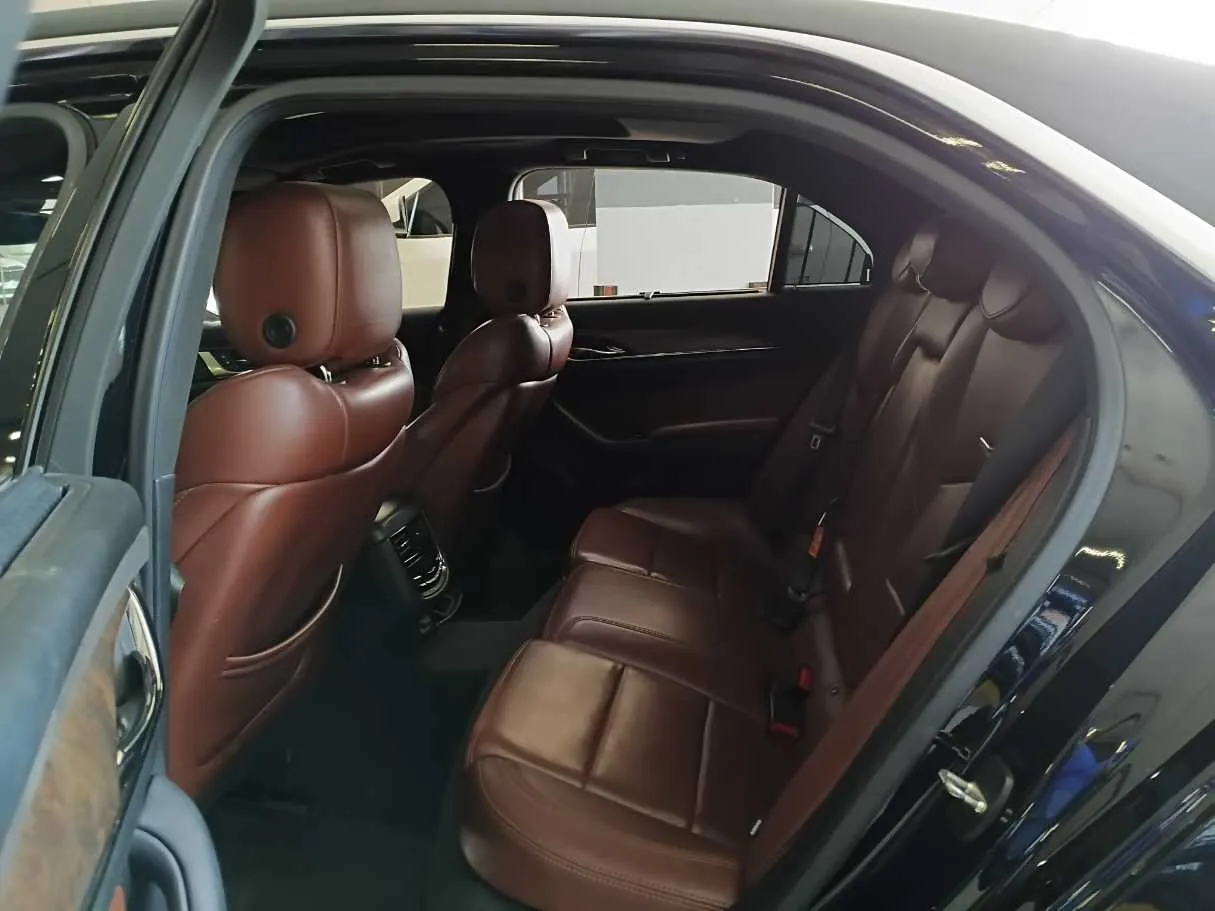Car image 13