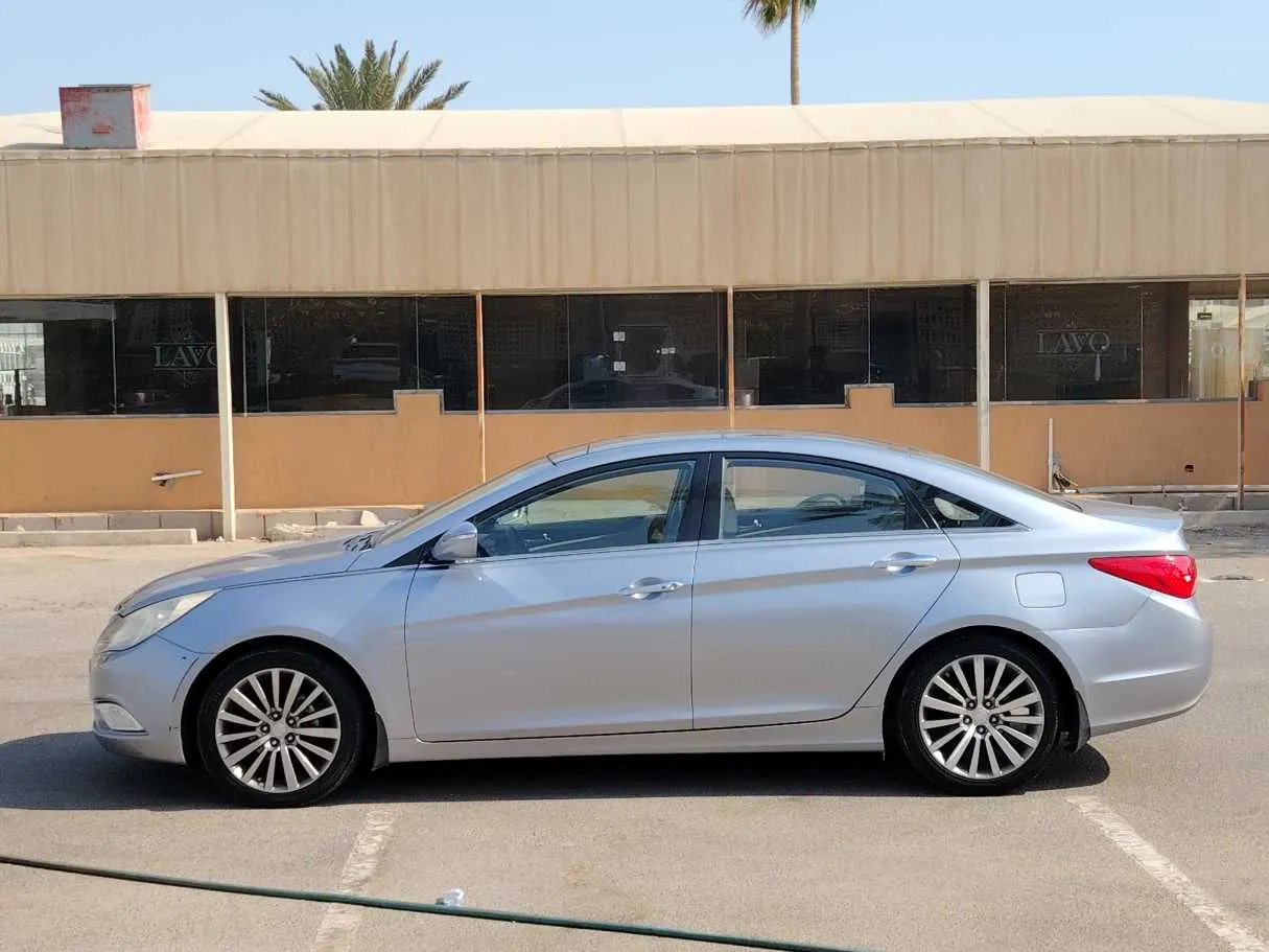 Car image 8