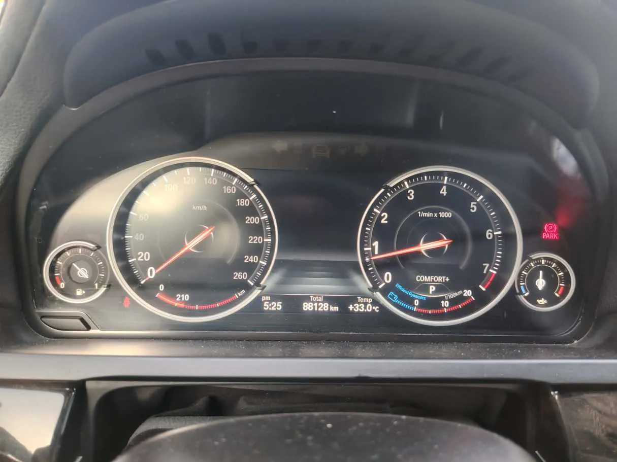 Car image 26