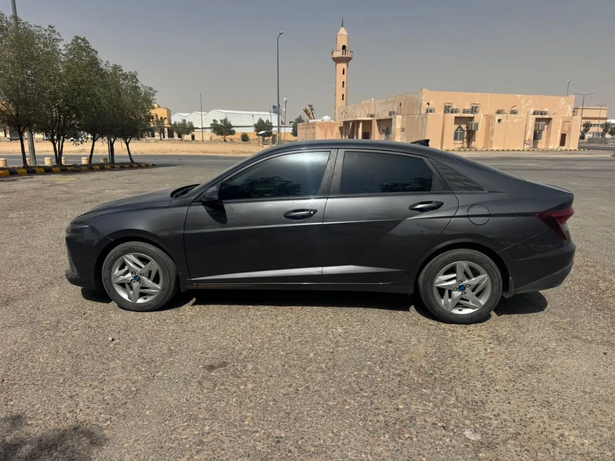 Car image 8