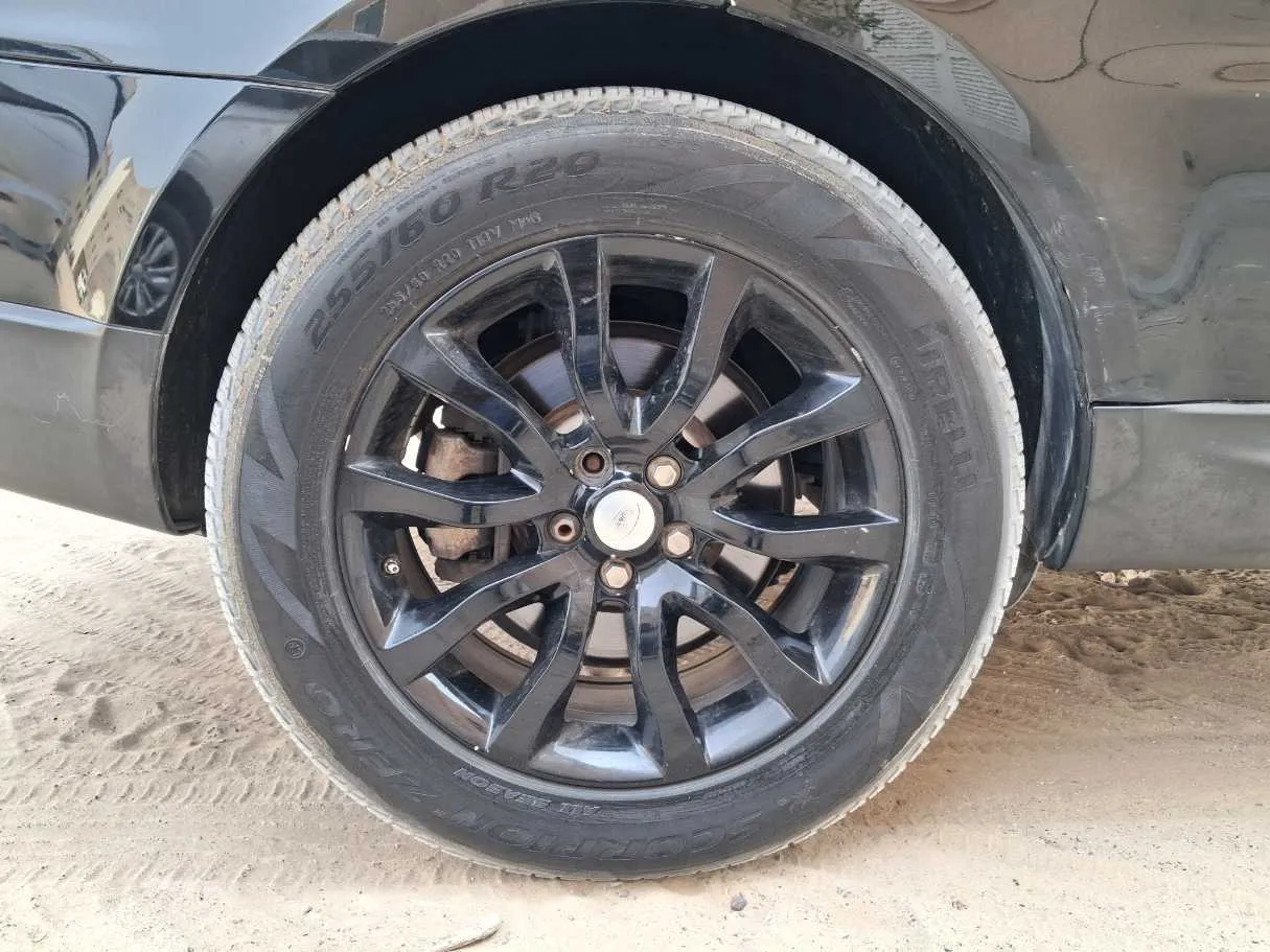 Car image 9