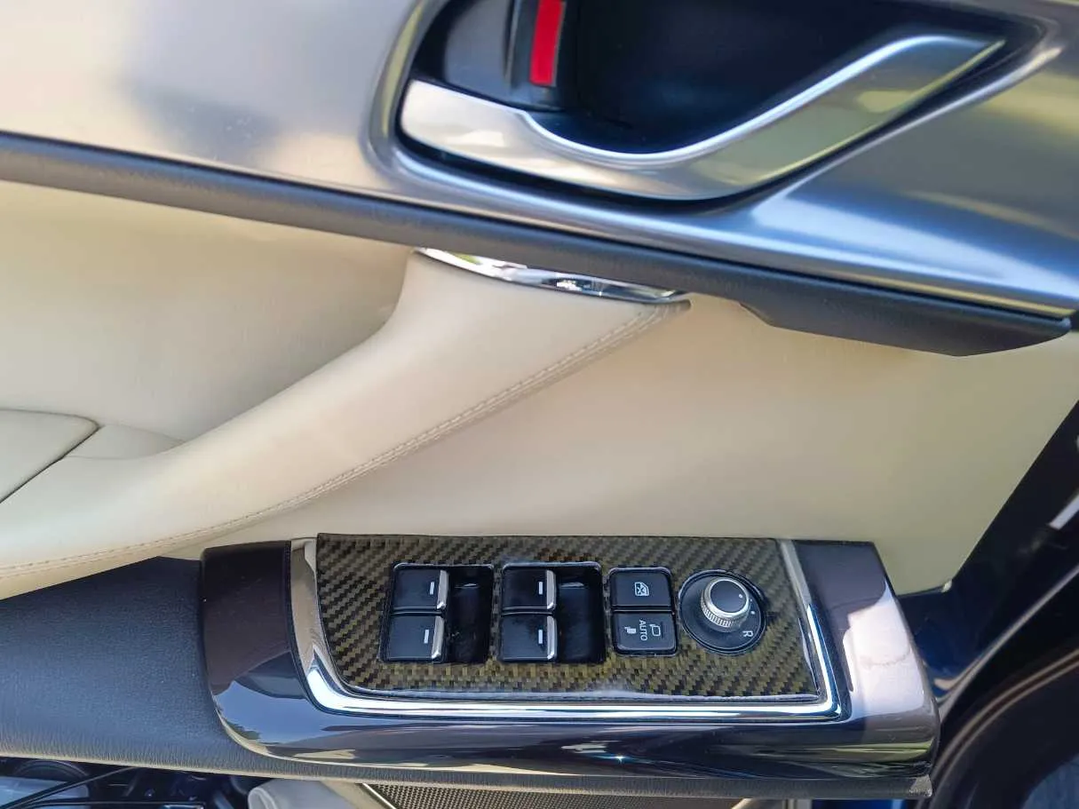 Car image 34