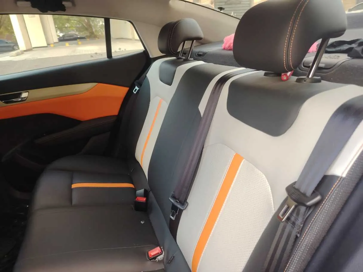 Car image 15