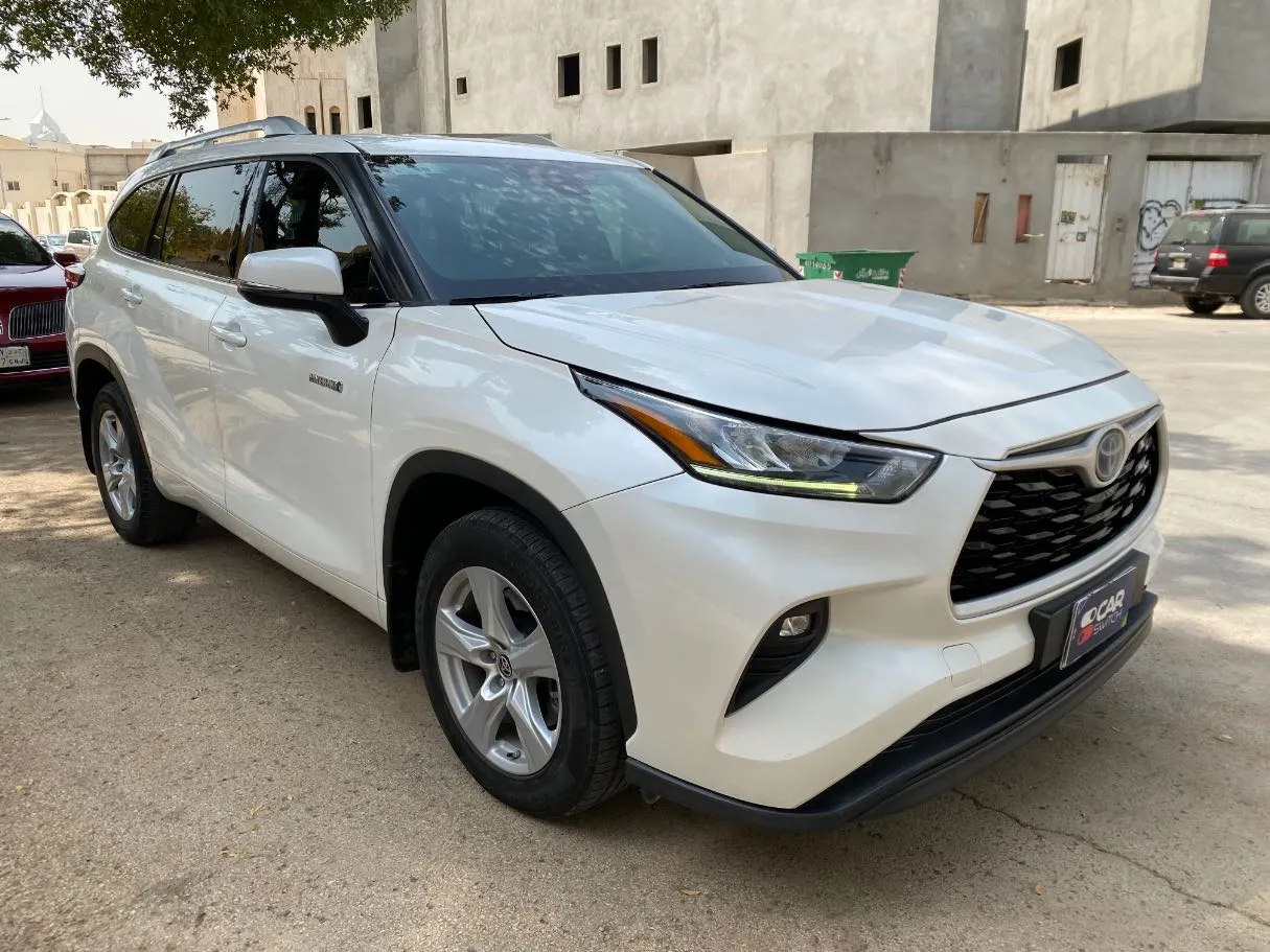 Car image 3