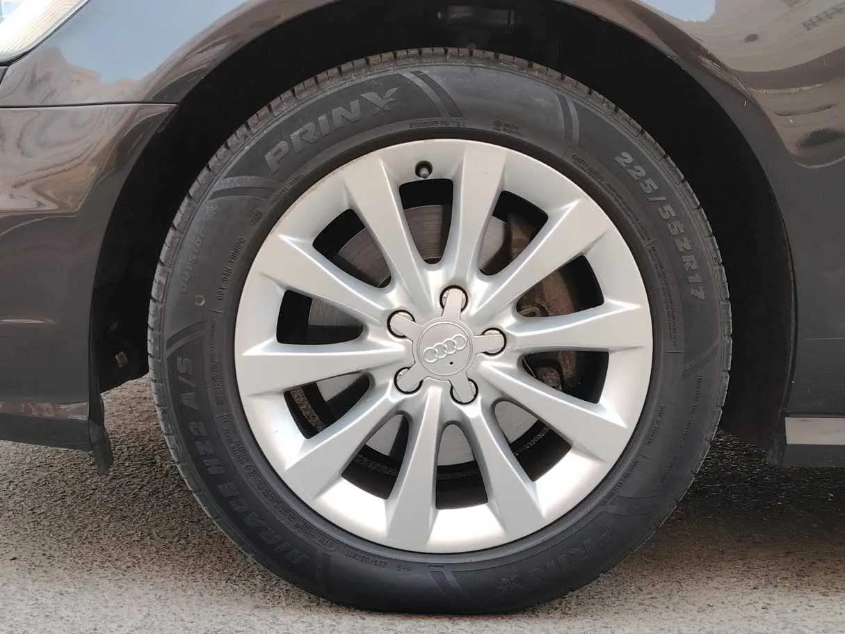 Car image 10