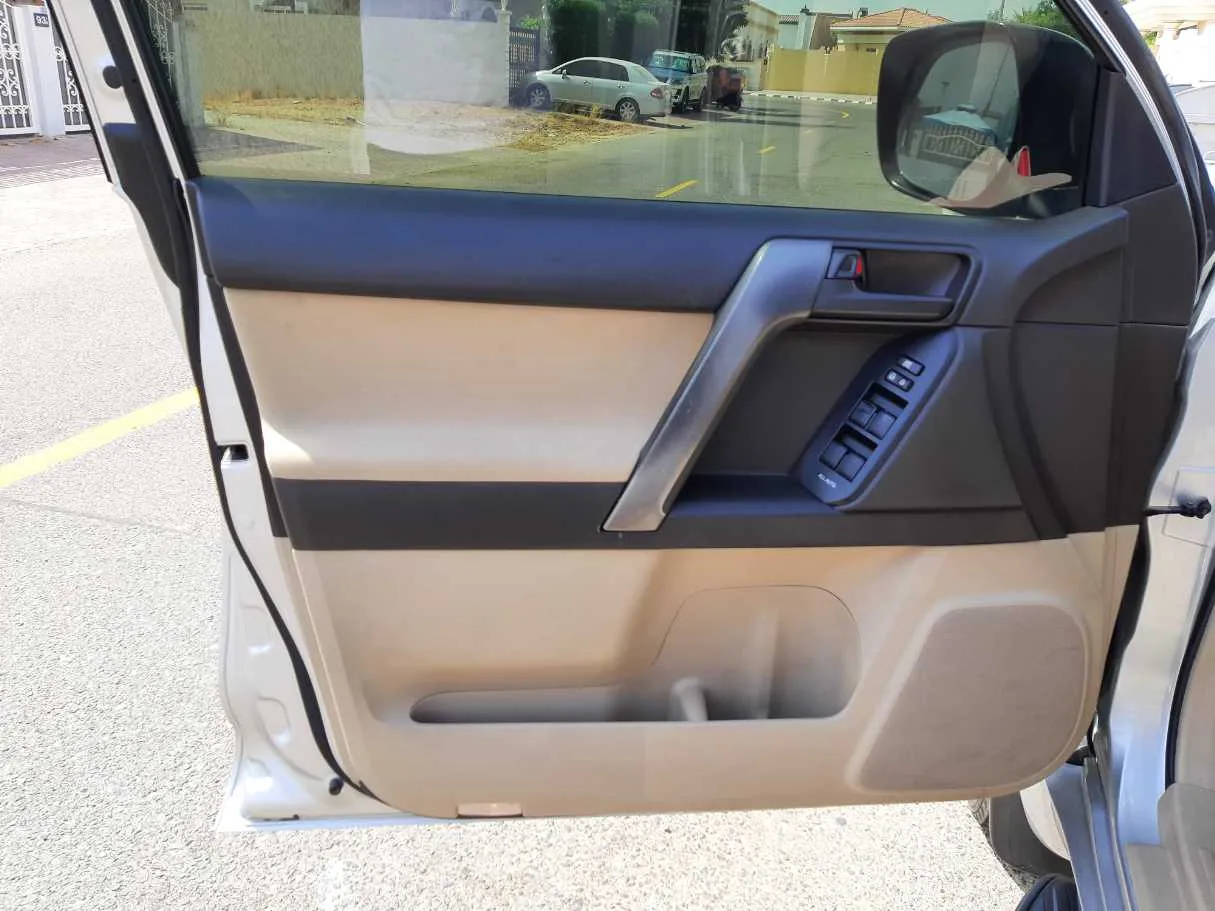 Car image 10