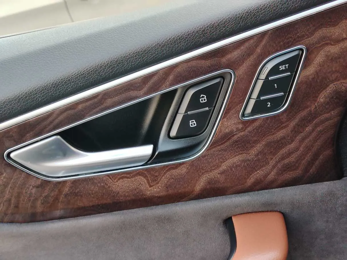 Car image 27