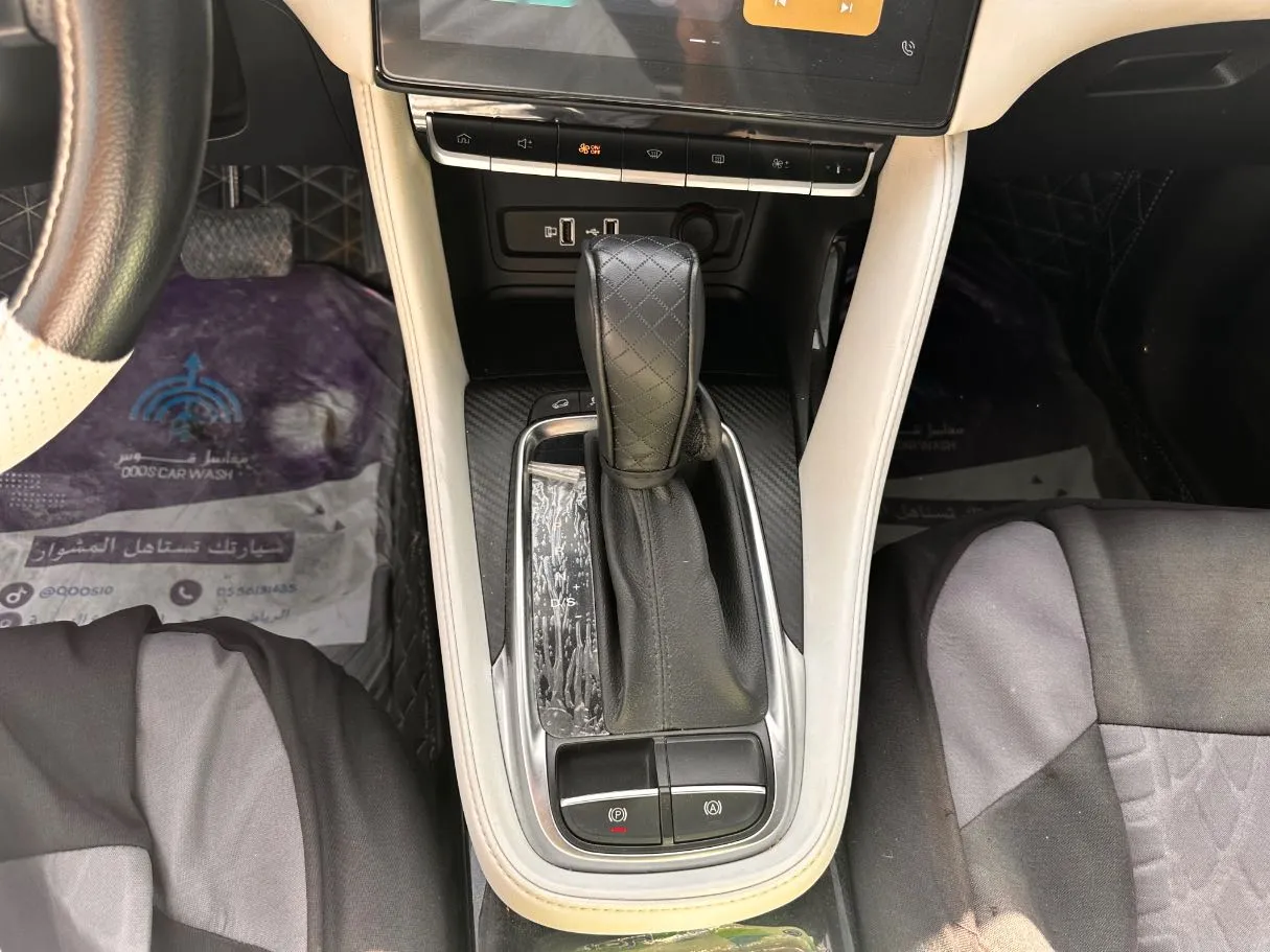 Car image 17
