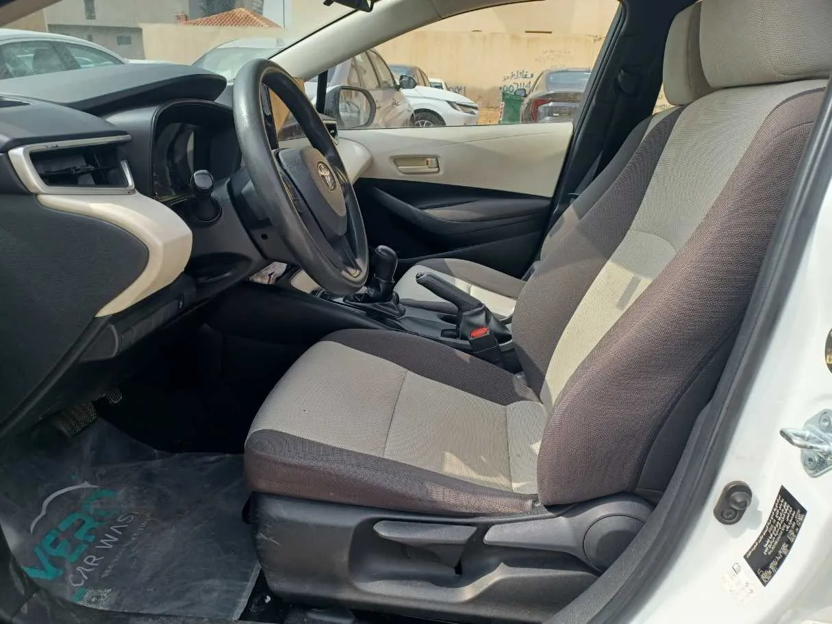 Car image 12