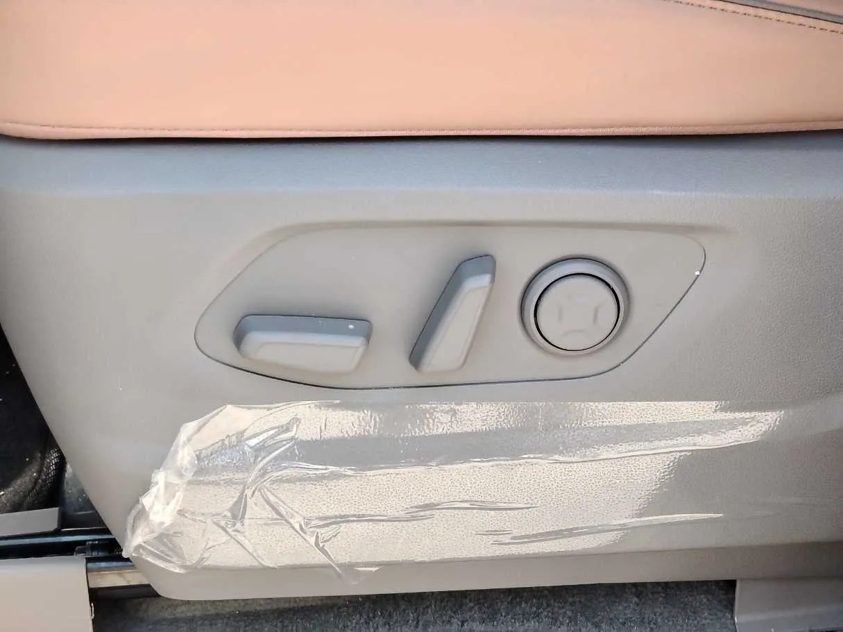 Car image 36