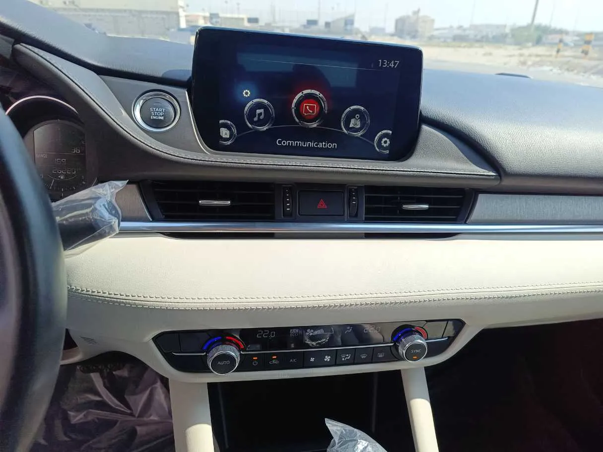 Car image 25