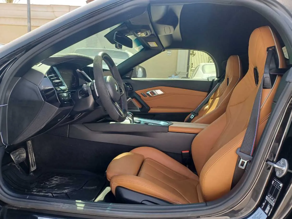 Car image 14