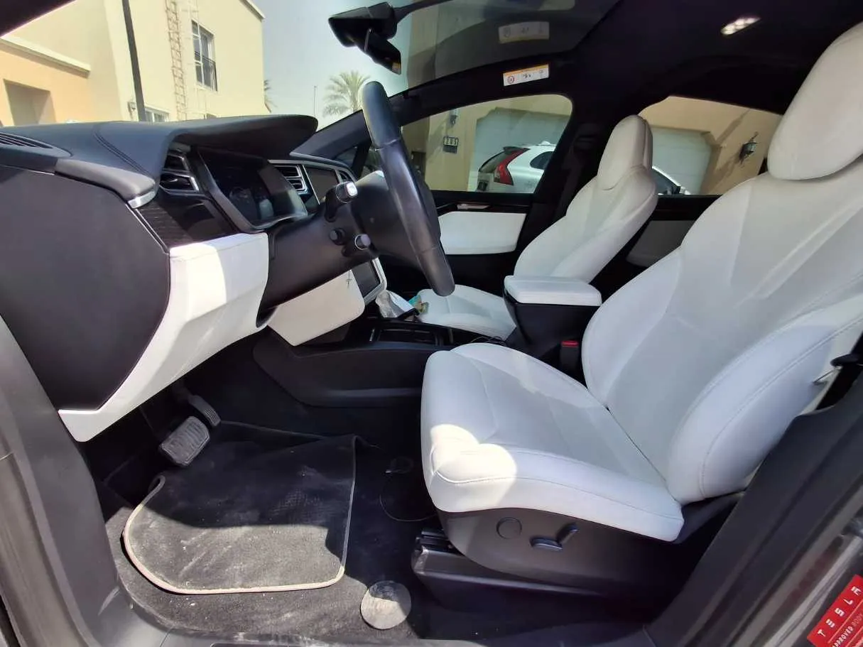 Car image 18