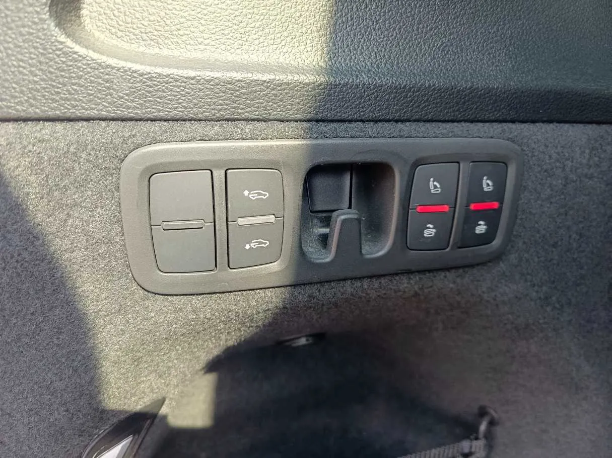 Car image 33