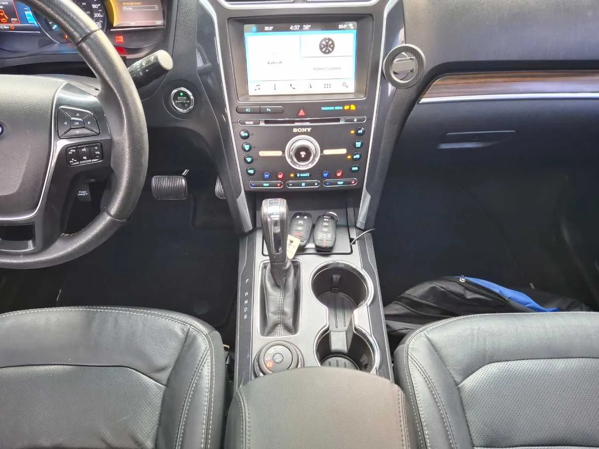 Car image 15
