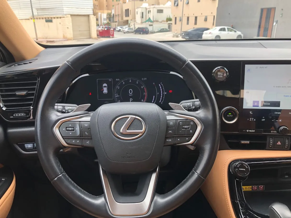 Car image 16