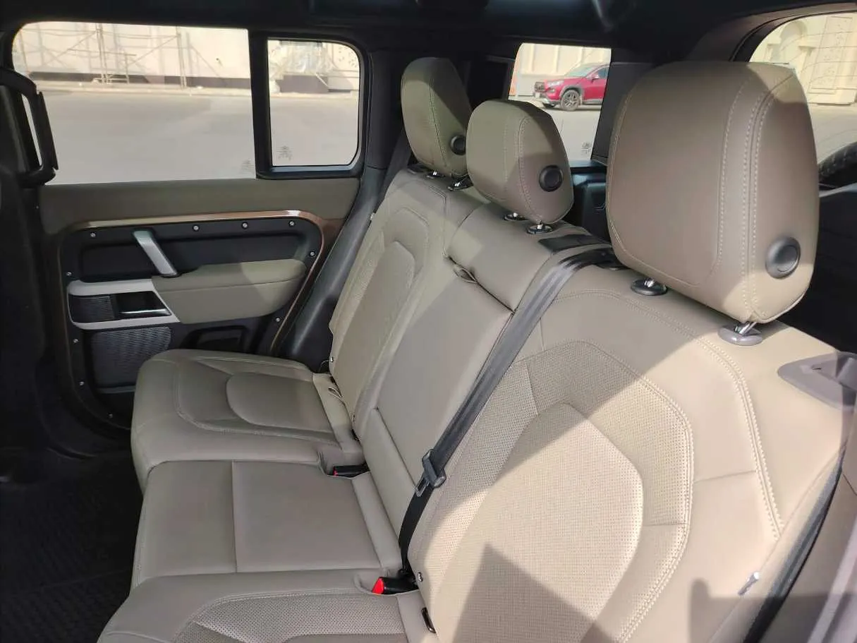 Car image 18