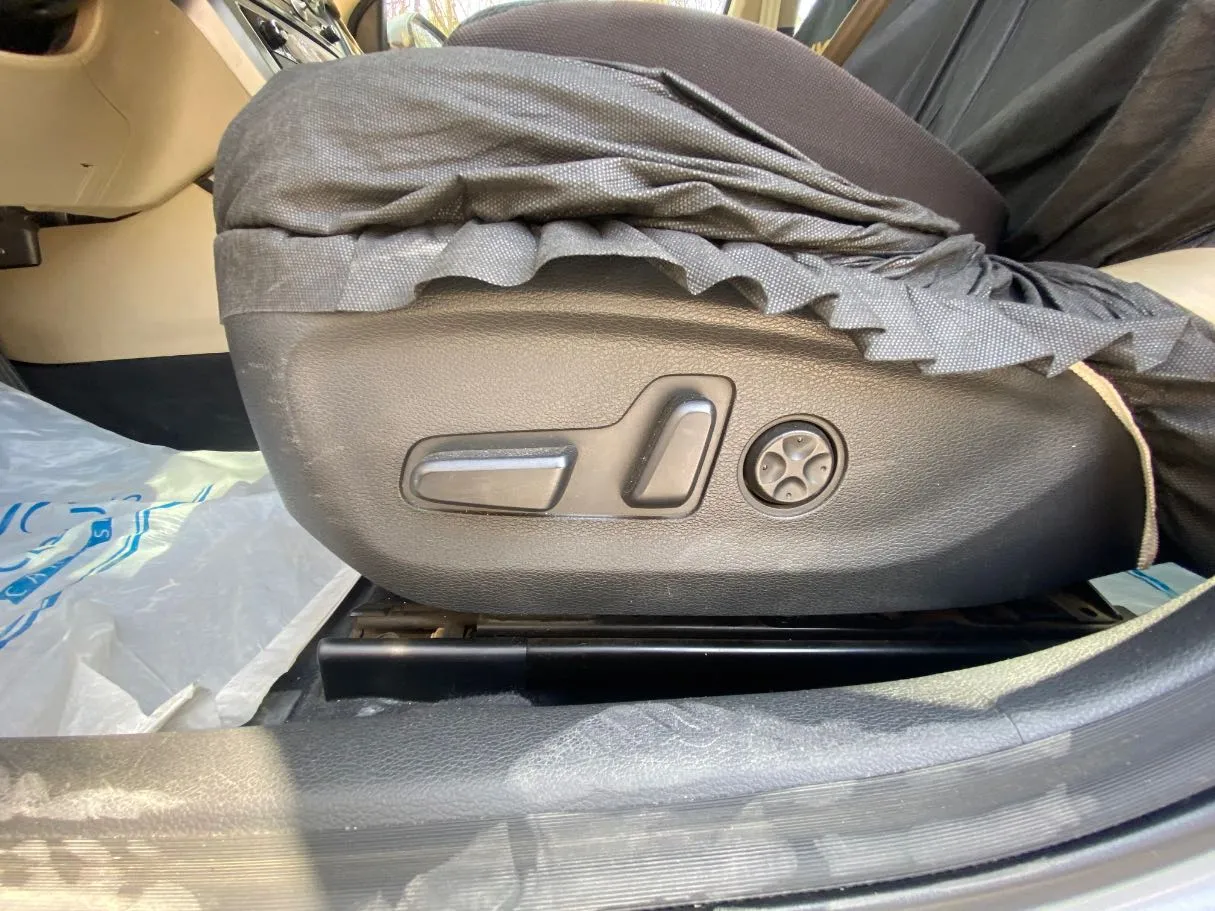 Car image 25