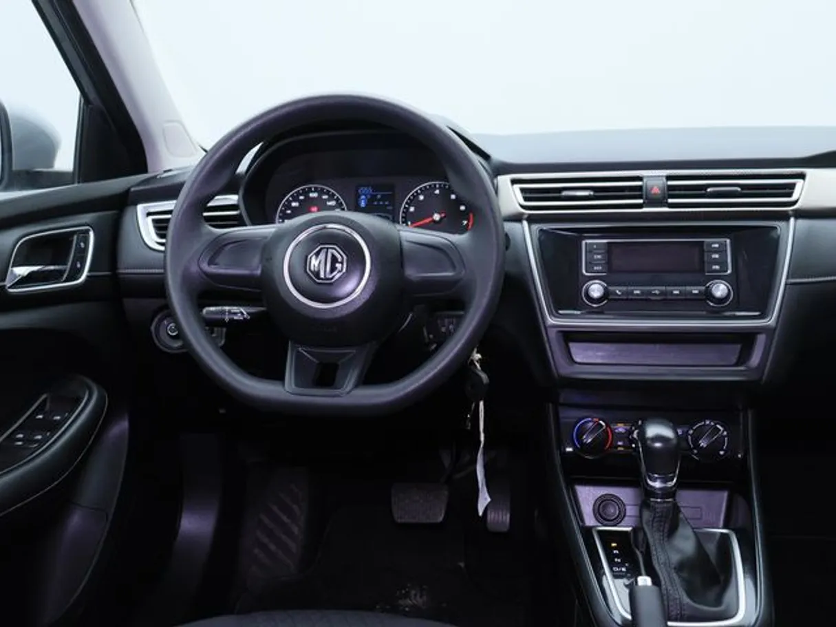 Car image 15
