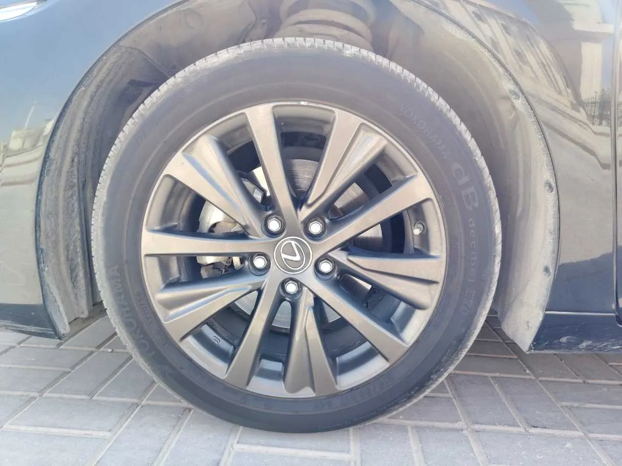 Car image 10