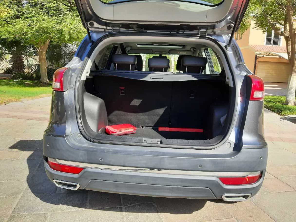 Car image 19