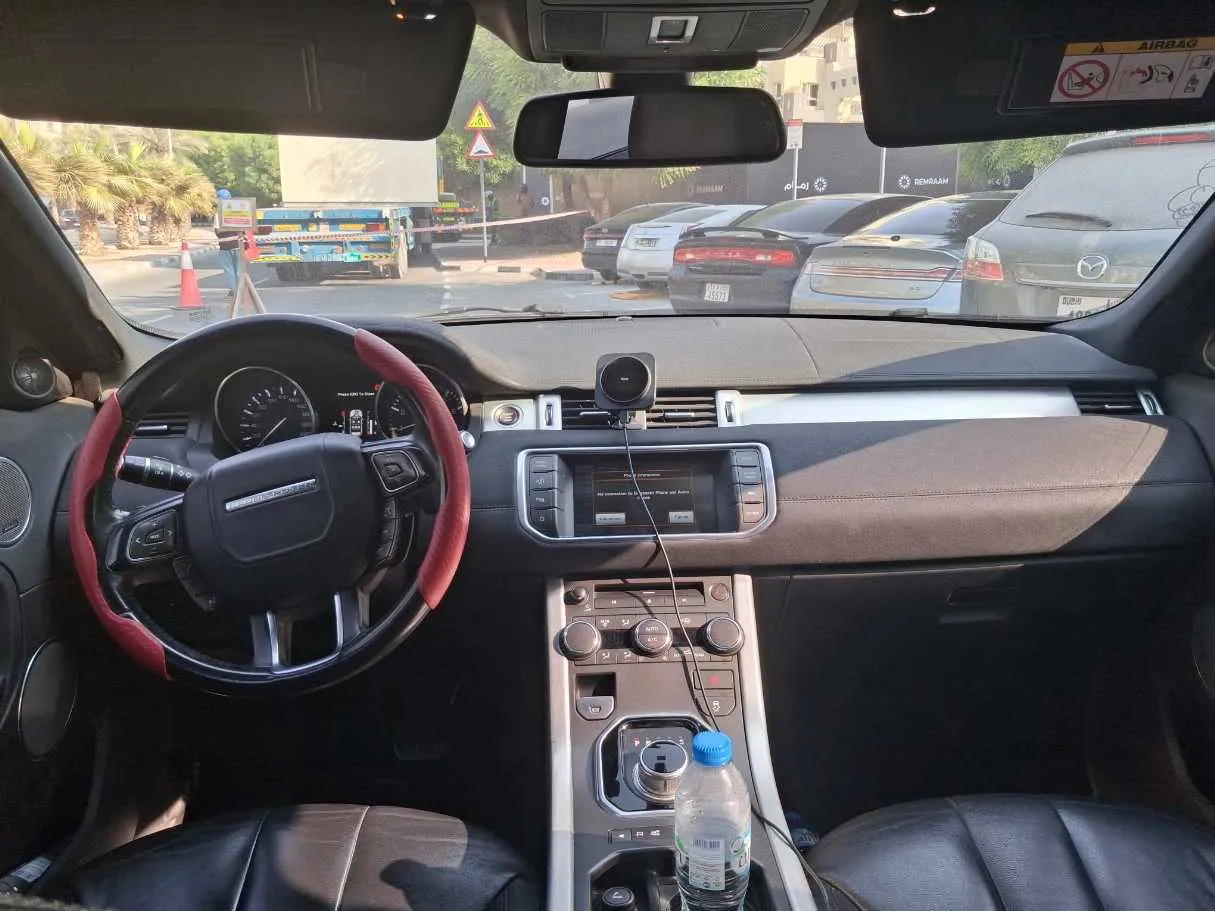 Car image 14