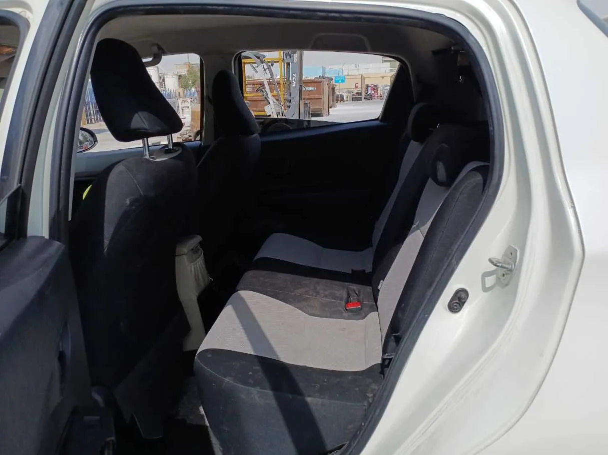 Car image 13