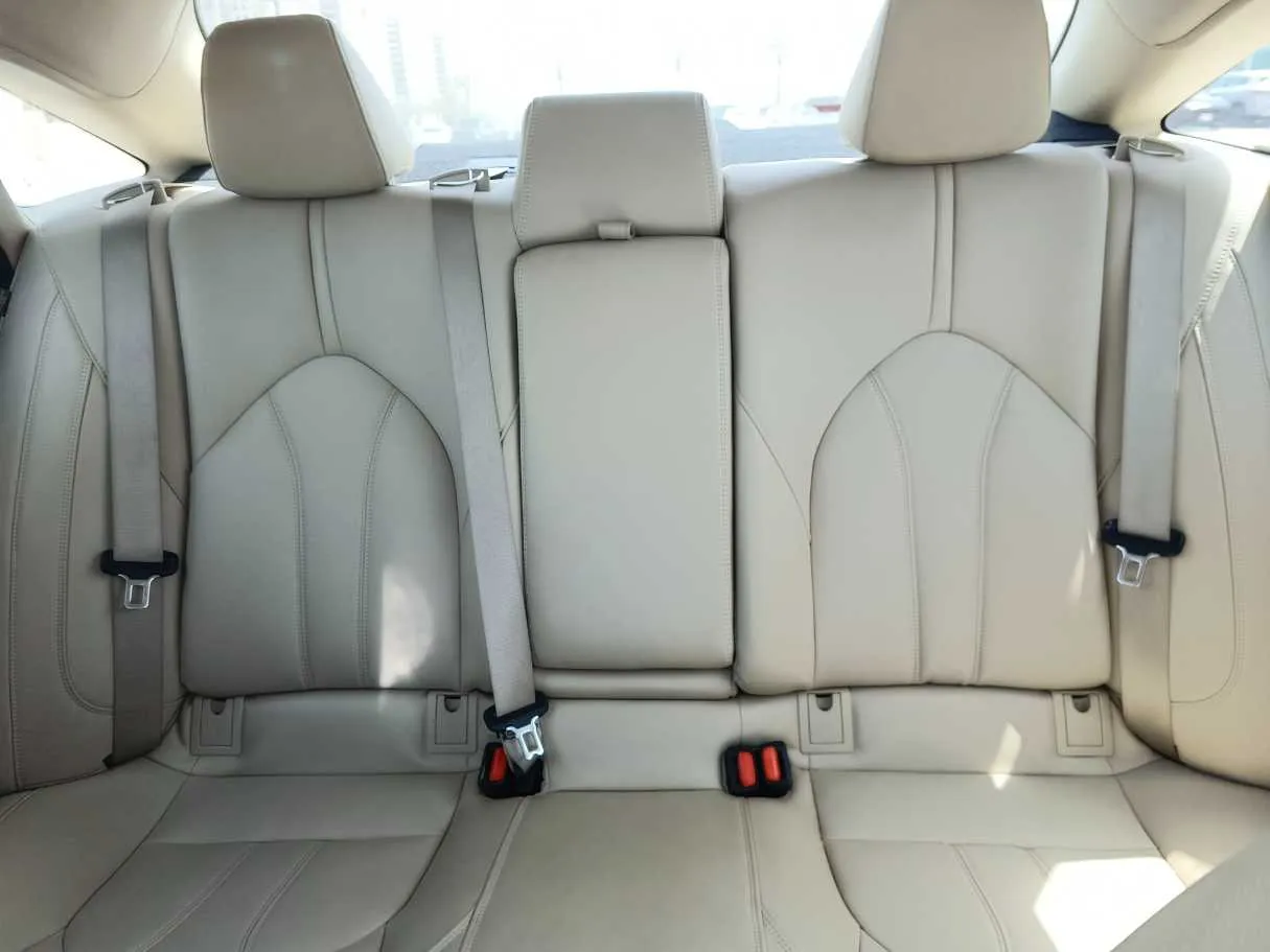 Car image 19