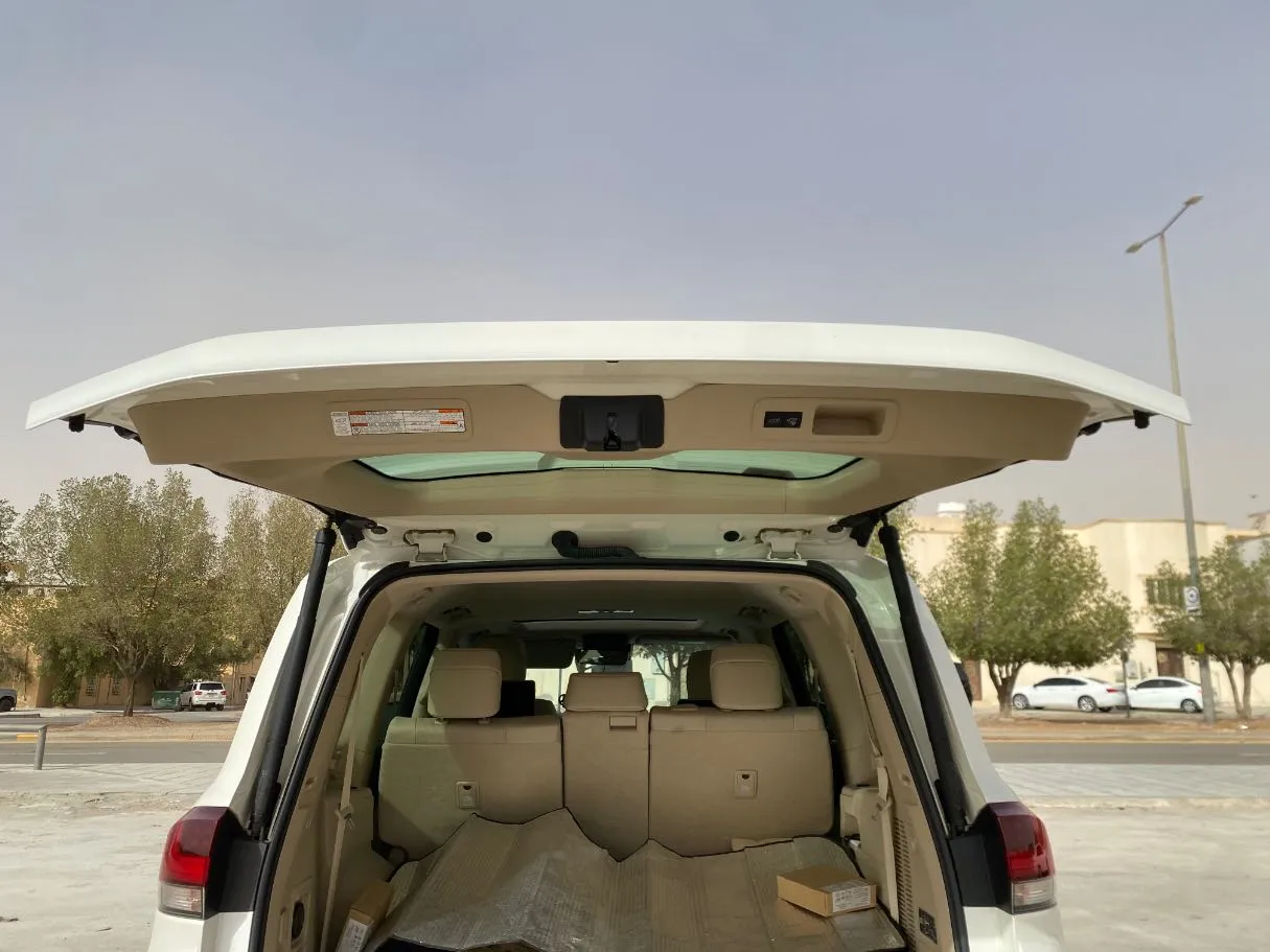 Car image 23