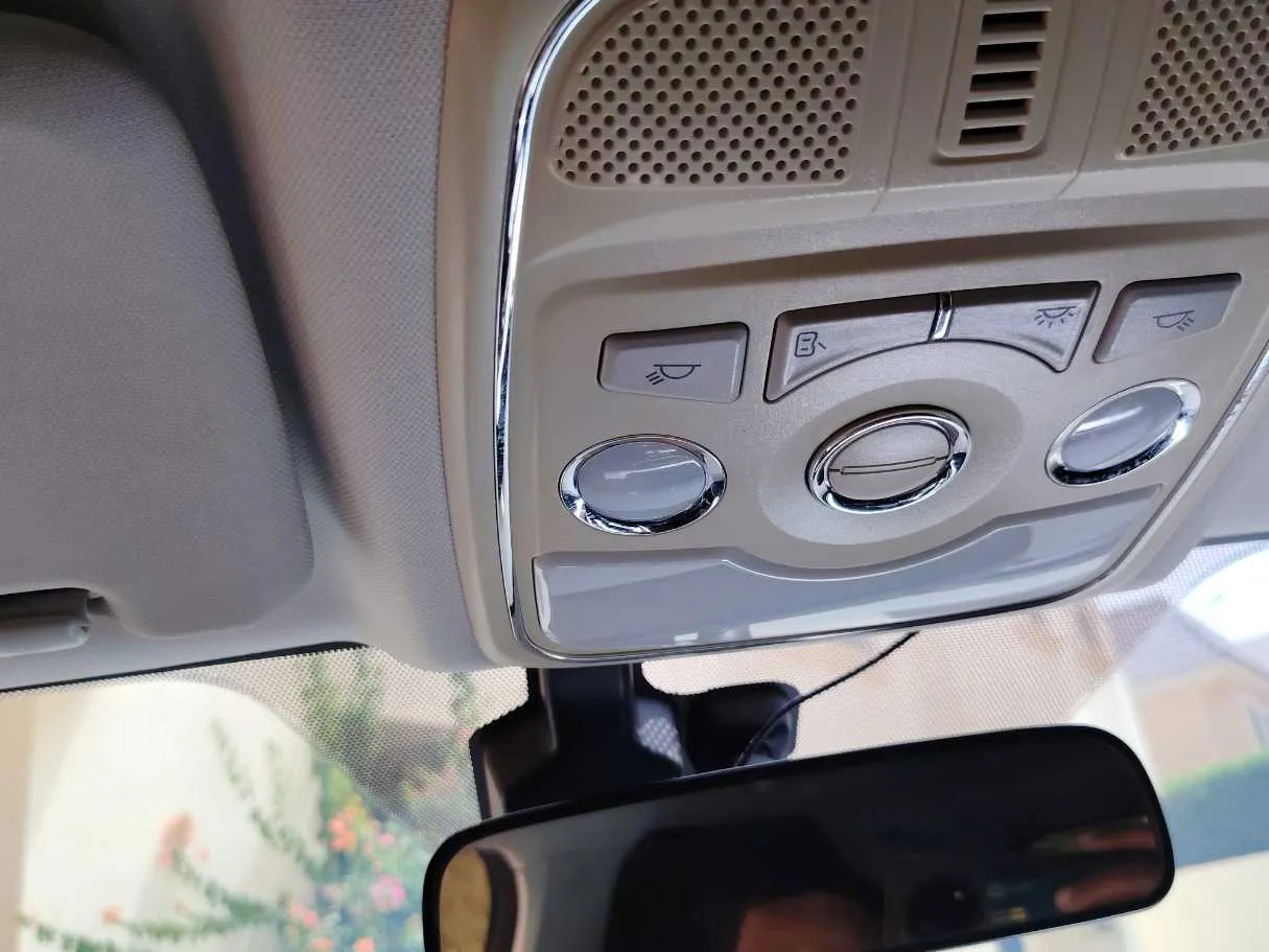 Car image 29